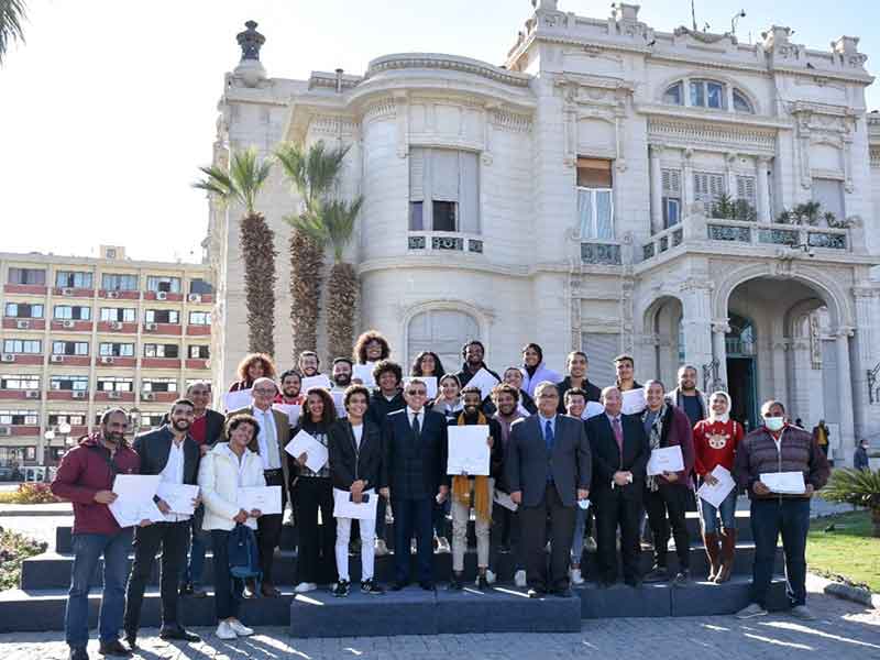 The President and Vice President of Ain Shams University honors the students participating in theatrical performances that won international awards