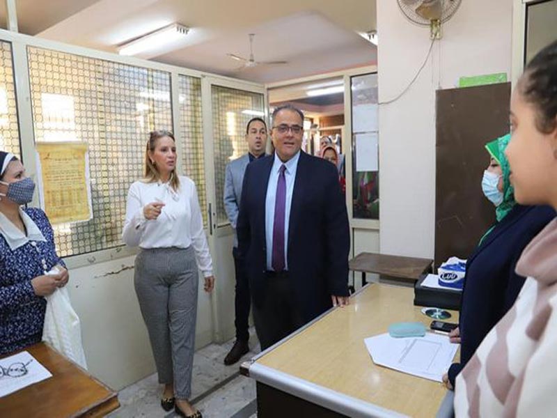 An inspection tour of the Vice President of the Faculty of Arts on the first day of withdrawing and submitting student election forms