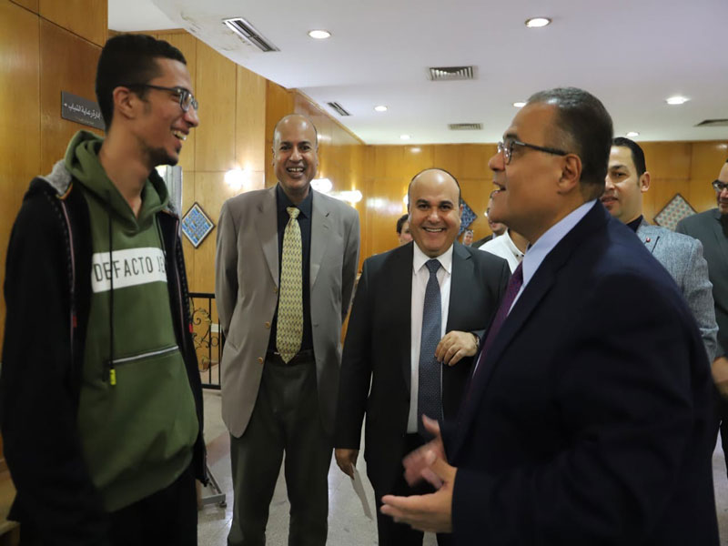 An inspection tour of the Vice President of Ain Shams University at the Faculty of Law on the first day of withdrawing and submitting student election forms