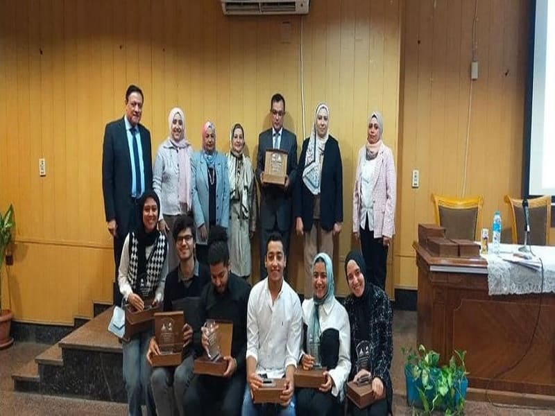 Honoring the Enactus team at the Faculty of Al-Alsun Council