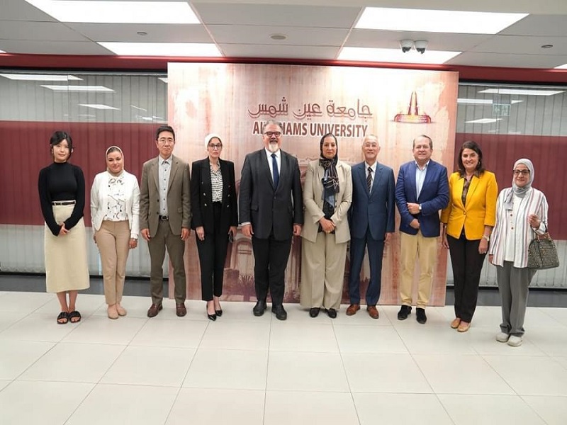 The vice President of Ain Shams University receives a team of experts from the Organization for Economic Co-operation and Development (OECD)