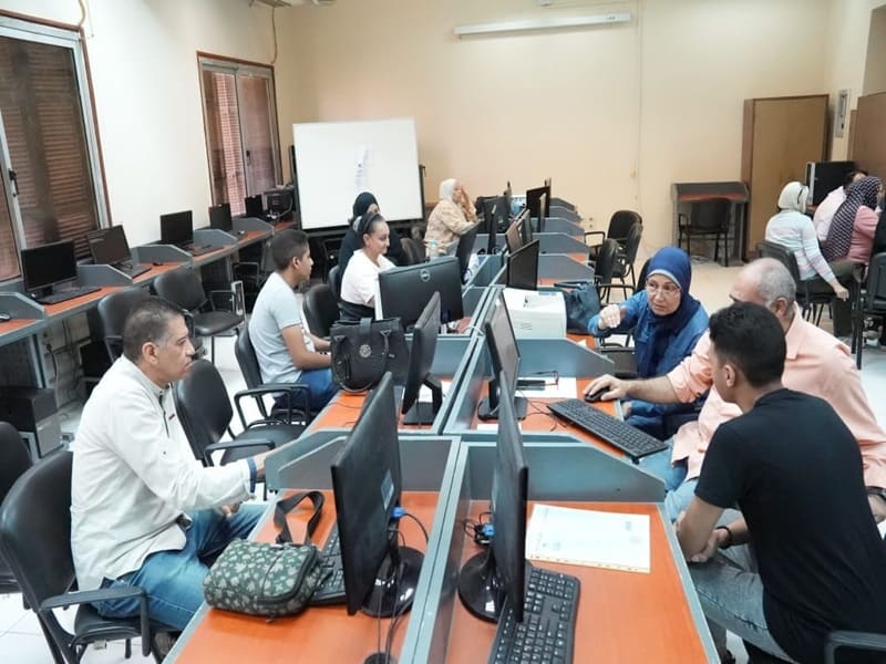 The electronic coordination labs receive 7183 male and female students