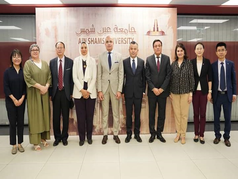 The President of Ain Shams University receives a high-level delegation from the People's University of China