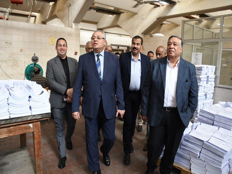 زيارة تفقدية لنائب رئيس جامعة عين شمس للتعليم والطلاب لمطبعة الجامعة لبحث خطة التطوير