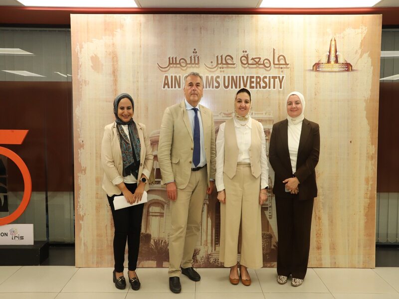 جامعة عين شمس تستقبل الدكتور لوتشيانو ساسو أستاذ الصيدلة والطب بجامعة سابينزا روما بإيطاليا