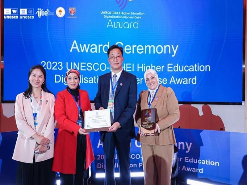 The Egyptian Center for the International Centre for Distance Learning at Ain Shams University wins the UNESCO-ICHEI Digitalization Pioneer Case Award for Higher Education Digitization during the UNESCO International Centre for Higher Education Innovation (ICIHE) Partners Forum in Shenzhen, China