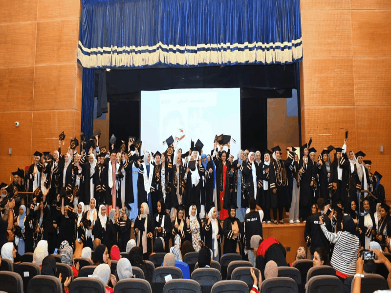 The Faculty of Girls celebrates top graduates in an atmosphere of pride and honor