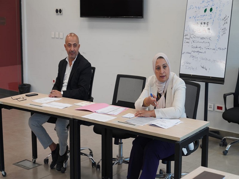 نائب رئيس جامعة عين شمس لشؤون خدمة المجتمع وتنمية البيئة تجتمع بمديري المراكز والوحدات ذات الطابع الخاص بالجامعة