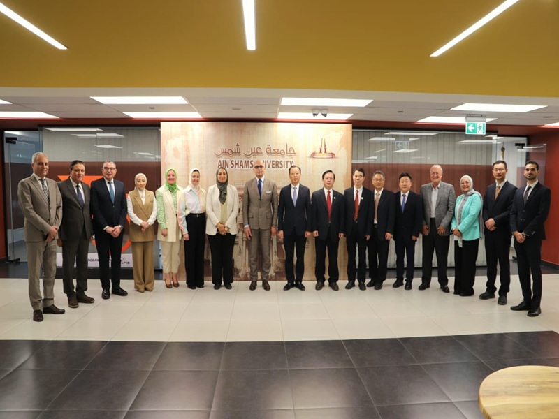 The President of Ain Shams University receives a delegation from South China Agricultural University to discuss cooperation in the fields of agriculture and innovation in education