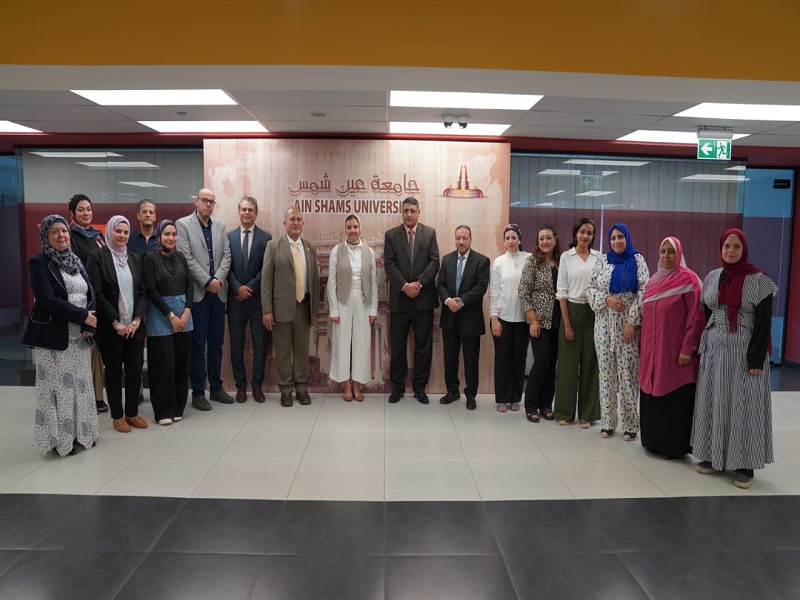 The Vice President of Ain Shams University Honors the Awards Team of the University’s E-Portal