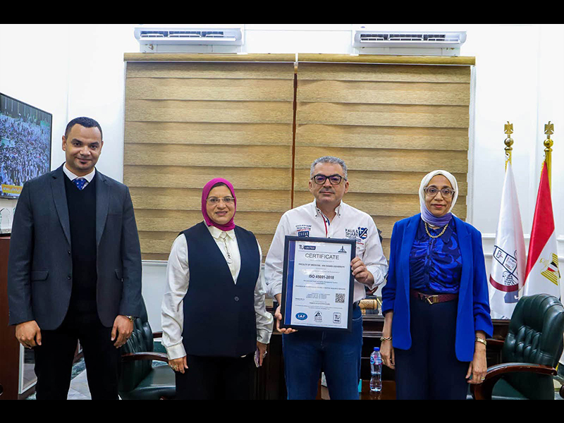 رئيس جامعة عين شمس يهنئ كلية الطب بحصولها على شهادات الأيزو الدولية ويؤكد دعم مسيرة التميز المؤسسي والتطوير المستمر