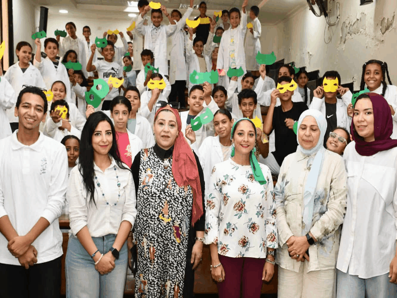 كلية التربية النوعية تستضيف طلاب جامعة الطفل ضمن فعاليات البرنامج
