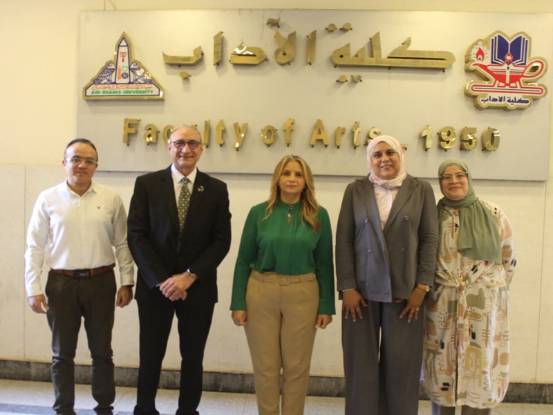 ندوة لنقيب المرشدين السياحيين بقسم الإرشاد السياحي بكلية الآداب