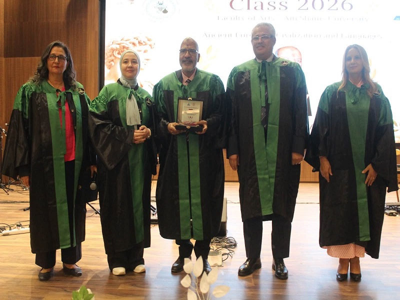 The Vice President for Education and Student Affairs Attends the Graduation Ceremony of a New Class from the Department of Ancient European Civilization and Languages at the Faculty of Arts