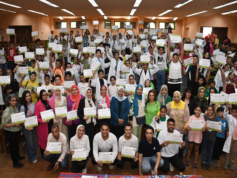 كلية الدراسات العليا والبحوث البيئية تستضيف طلاب جامعة الطفل ضمن فعاليات البرنامج
