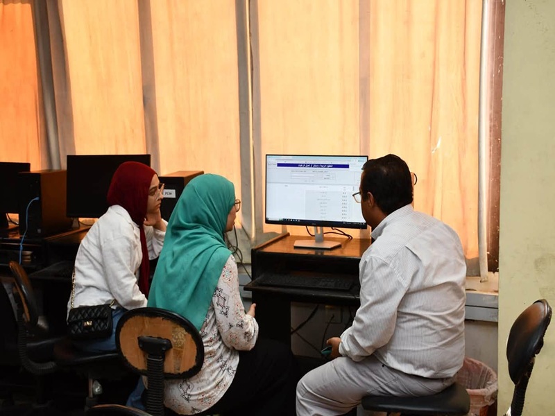معامل التنسيق الإلكتروني بجامعة عين شمس تستقبل ما يقرب من ألفي طالب وطالبة خلال المرحلة الأولى للتنسيق