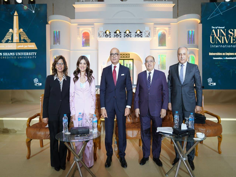 خلال جلسة "مواءمة التخصصات والبرامج الجامعية مع احتياجات سوق العمل ومتطلبات التنمية".. رئيس الجامعة يؤكد تتضافر الجهود بين قطاع الصناعة والمؤسسات التعليمية كشريك أساسيًا في صناعة العملية التعليمية