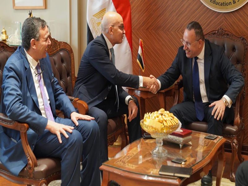 The President of Ain Shams University congratulates the Minister of Higher Education and Scientific Research on assuming his new position
