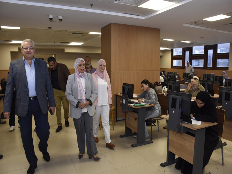 The Vice President for Education and Student Affairs monitors end-of-semester exams at the Faculties of Business and Al-Alsun, praising discipline and swift handling of emergencies