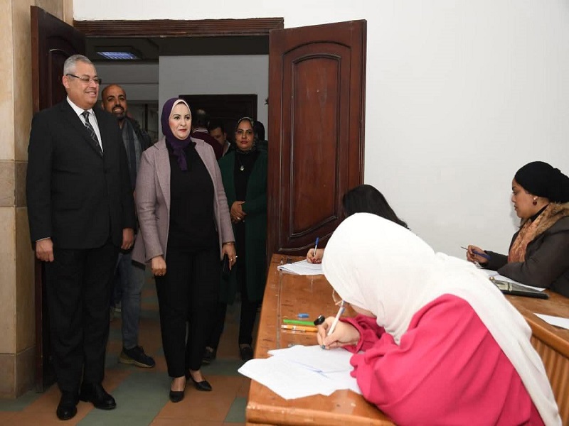 Vice President of Ain Shams University Concludes Field Visits to Inspect First-Semester Examinations at the Faculty of Archaeology