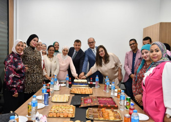 The Education Development Department and the Blended Learning Center at Ain Shams University honor the university president and vice president for postgraduate studies and research