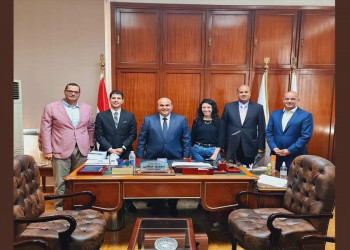 The Dean of the Faculty of Law meets two students of the faculty before they travel for a scholarship from the Institute of Law and Economics at the University of Hamburg, Germany